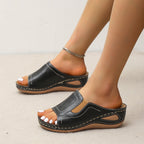 Mode-Voraus™ Premium-Keilabsatz-Mules mit Elastizitätskomfort