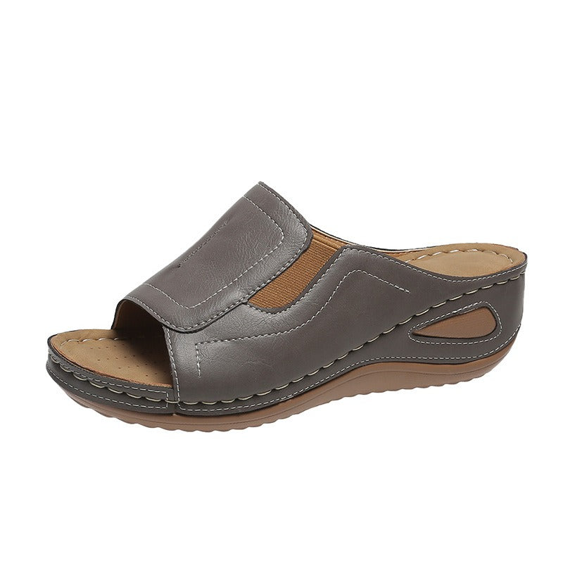 Mode-Voraus™ Premium-Keilabsatz-Mules mit Elastizitätskomfort