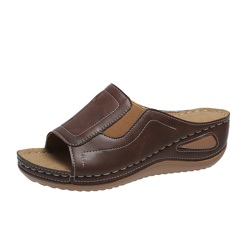 Mode-Voraus™ Premium-Keilabsatz-Mules mit Elastizitätskomfort