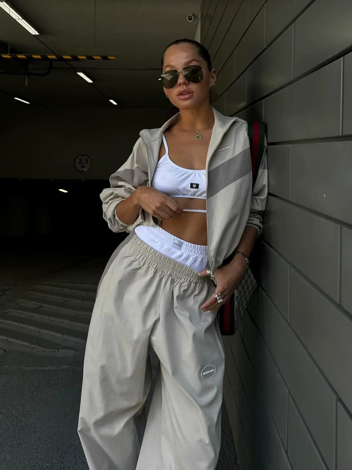 Farbkontrast-Sportset (Langarm-Jacket &amp; Weite Hose)