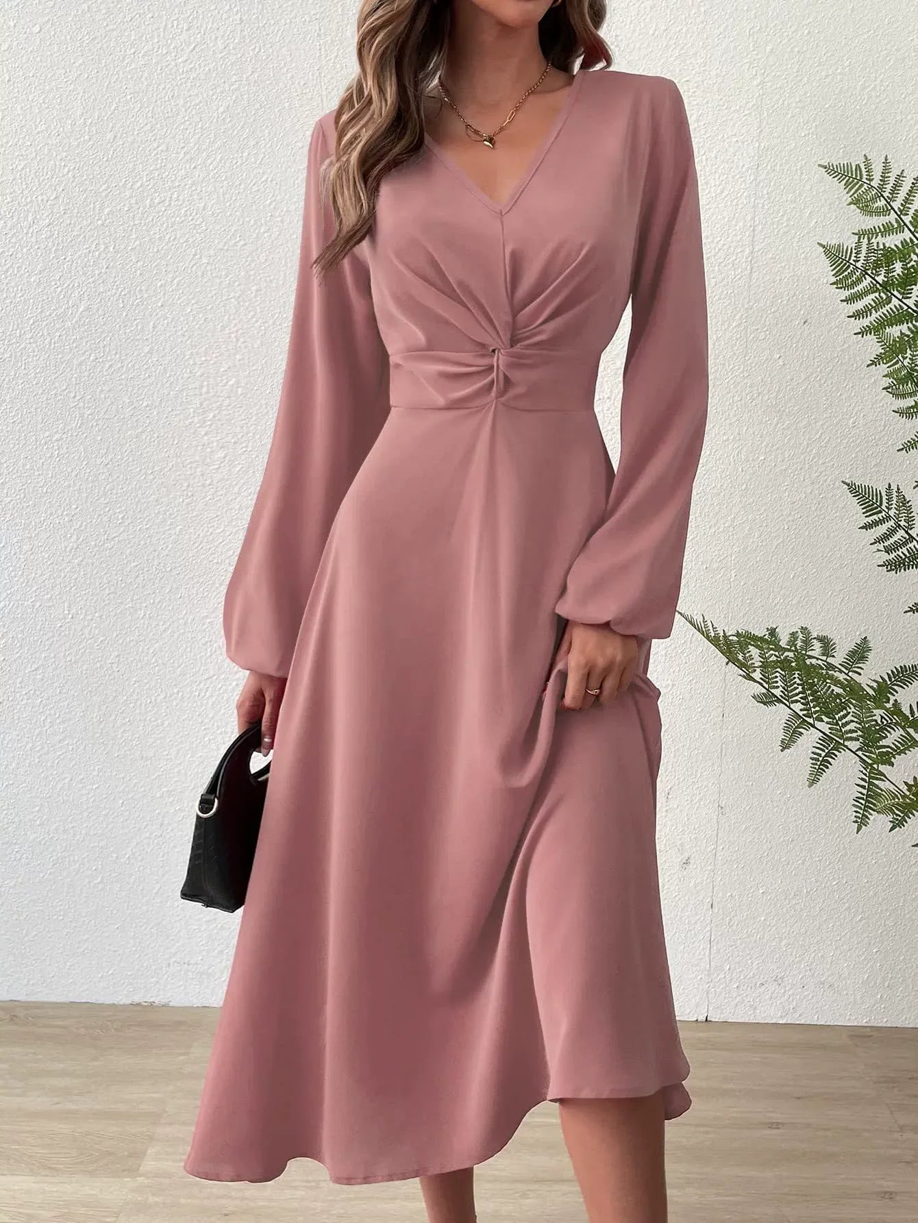 Chiffonkleid mit V-Ausschnitt &amp; Taillenknoten | Zeitlose Eleganz für jeden Anlass
