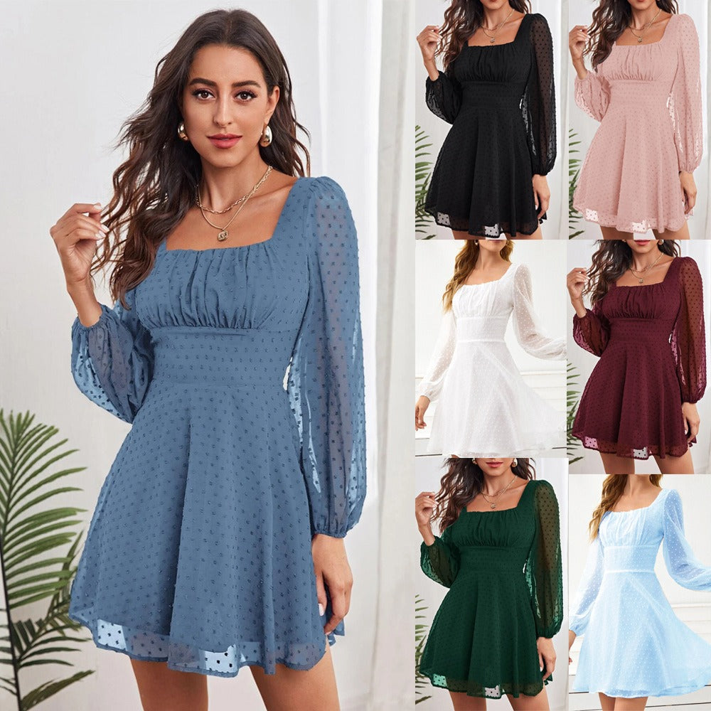 Punkt-Chiffonkleid mit Quadratausschnitt | Französischer Chic in Perfektion