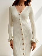 V-Ausschnitt Strickkleid mit knöpfiger Front