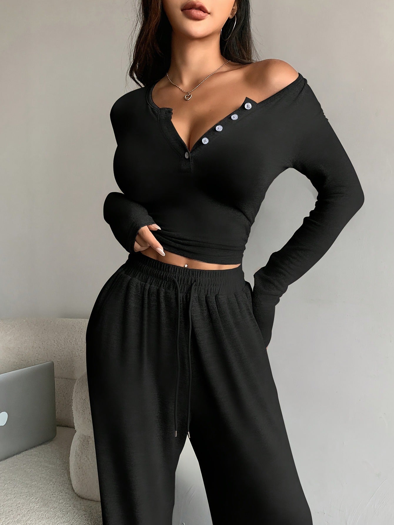 Herbst-Set: V-Ausschnitt Crop-Top mit Knopfleiste & Weithose