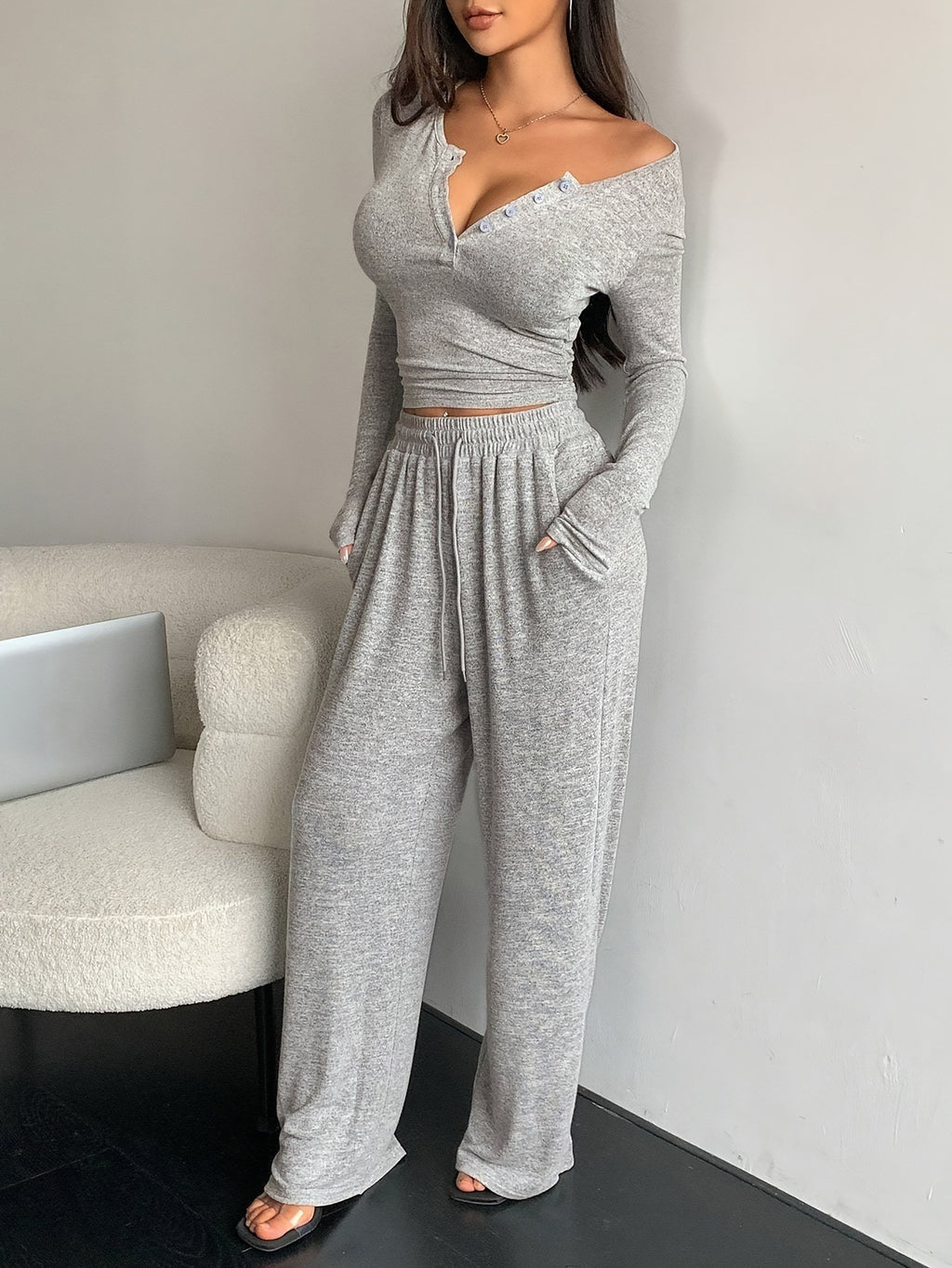 Herbst-Set: V-Ausschnitt Crop-Top mit Knopfleiste & Weithose
