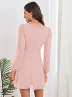 Punkt-Chiffonkleid mit Quadratausschnitt | Französischer Chic in Perfektion