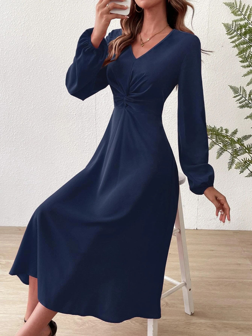 Chiffonkleid mit V-Ausschnitt &amp; Taillenknoten | Zeitlose Eleganz für jeden Anlass