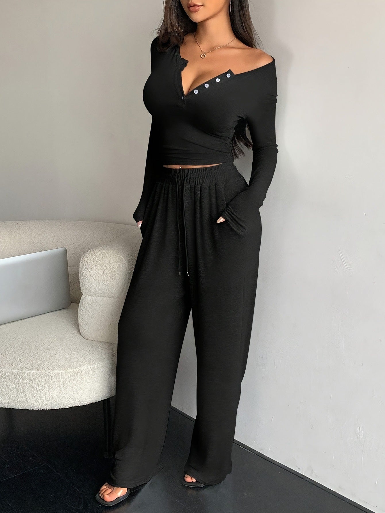 Herbst-Set: V-Ausschnitt Crop-Top mit Knopfleiste & Weithose