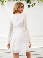Punkt-Chiffonkleid mit Quadratausschnitt | Französischer Chic in Perfektion