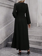 Französisches V-Ausschnitt-Kleid mit Taillenbetonung | Eleganz neu definiert, ein Kleid – viele Looks