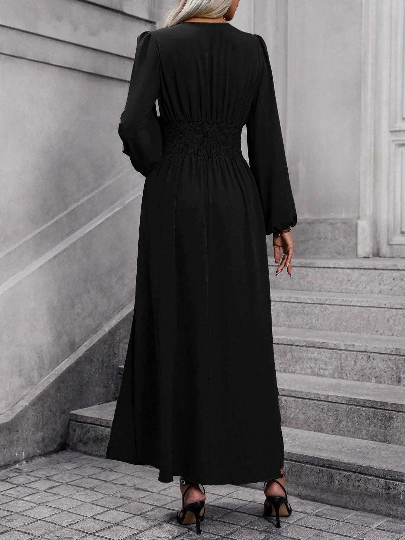Französisches V-Ausschnitt-Kleid mit Taillenbetonung | Eleganz neu definiert, ein Kleid – viele Looks