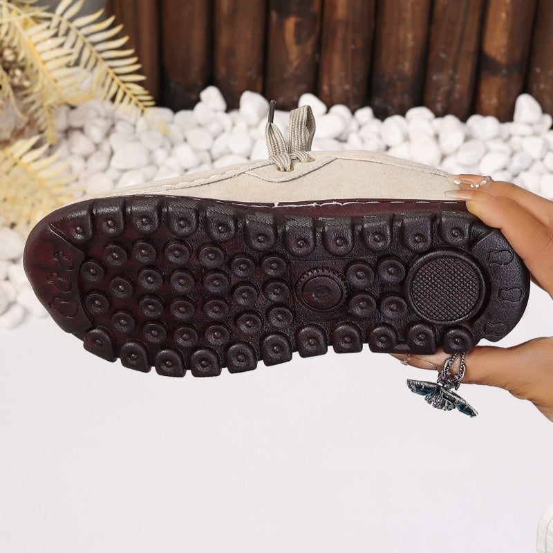Flache Damenschuhe mit Schnürung und Ziernähten