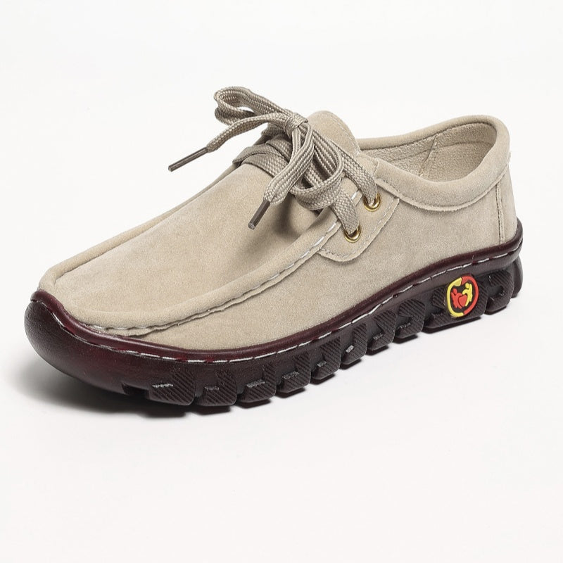 Flache Damenschuhe mit Schnürung und Ziernähten